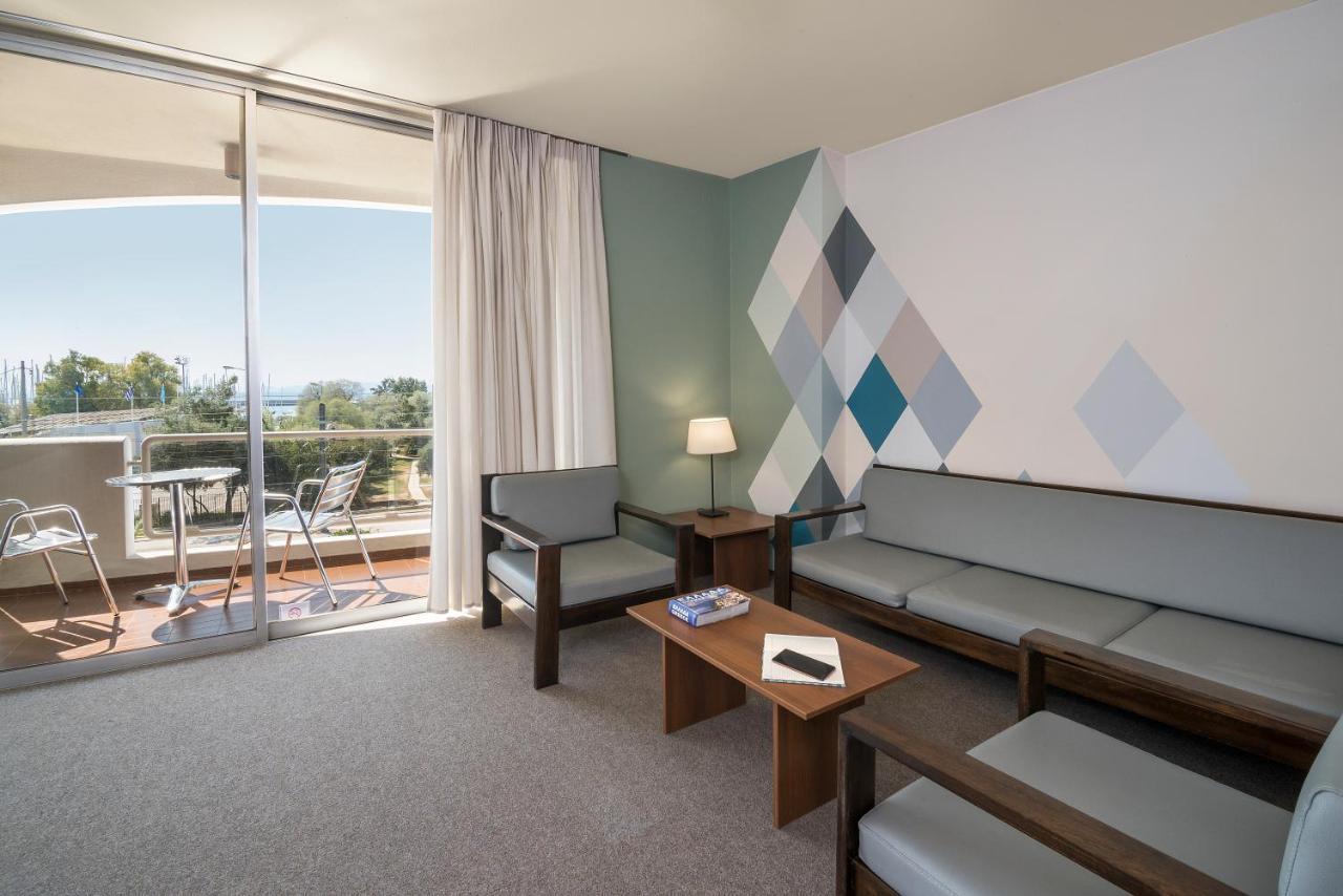 Marina Alimos Hotel Apartments Athens Ngoại thất bức ảnh